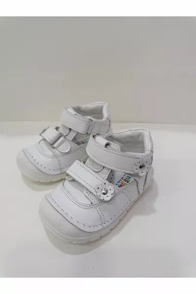 ORTHOPÄDISCHE SCHUHE FÜR DEN ERSTEN SCHRITT AUS ECHTEM LEDER.