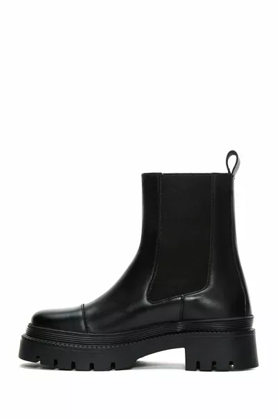 Women's Black Leather Chelsea Boots 