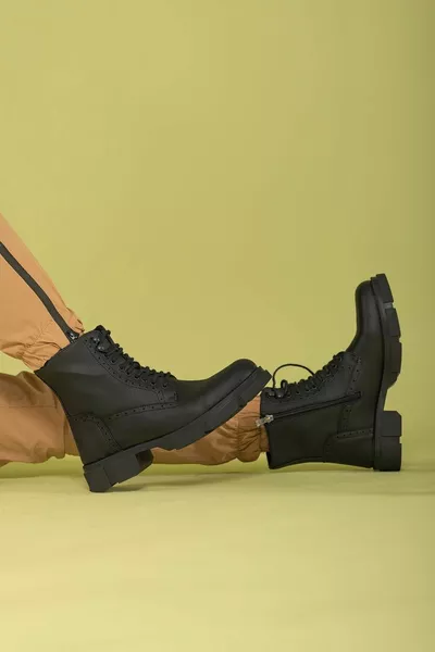 Siyah Erkek Postal Bot 