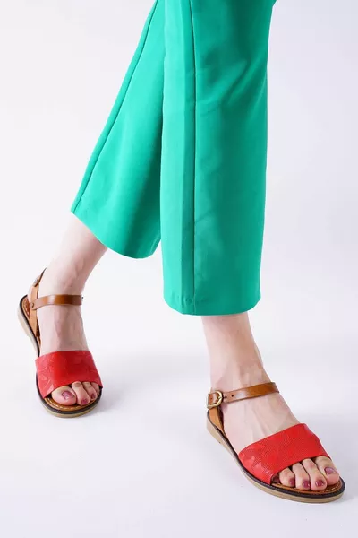 EFN. CLOTHING Cardi Red Skin Sandals