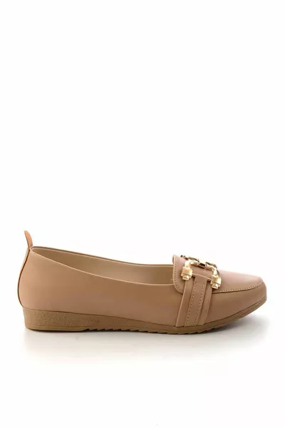 أحذية نسائية عارية 