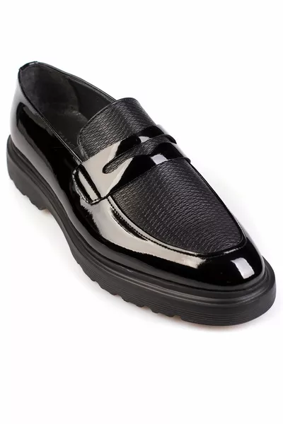 Лачени мъжки обувки с дебела подметка, подходящи за младоженец и костюм