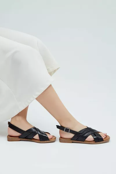 صندل مسطح نباتي للسيدات   مليار Sndlt 