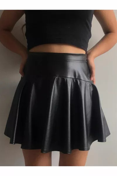 المرأة السوداء جلد ميني السراويل تنورة