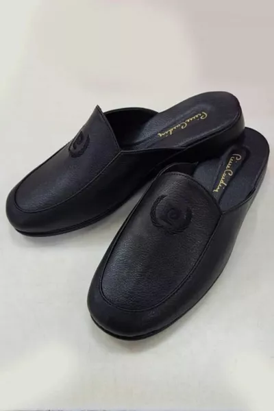 LE PANTOFOLE DA SPOSO SONO IL MODELLO CRESTATO PIÙ PREFERITO CON CRESTE IN DOTE