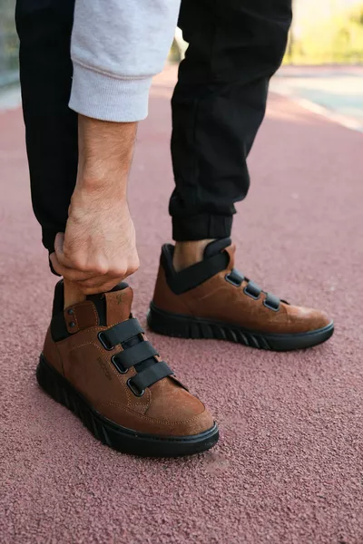 Hellbraune schwarze Unisex-Sneaker-Stiefel 