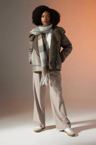 ماء الاسترخاء تناسب القطيفة بطانة معطف من جلد الغزال wn