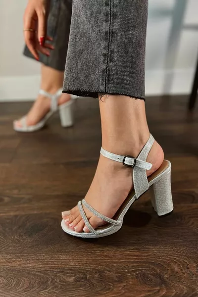 Damen Lena Silbergrau Lame Stone Detailed Doppelriemen Bequeme Absätze