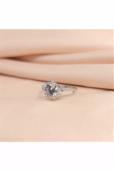 Bague de proposition de reine des neiges en argent sterling  dans une boîte lumineuse