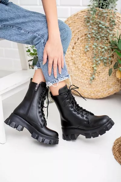 Stivali da donna in pelle nera 