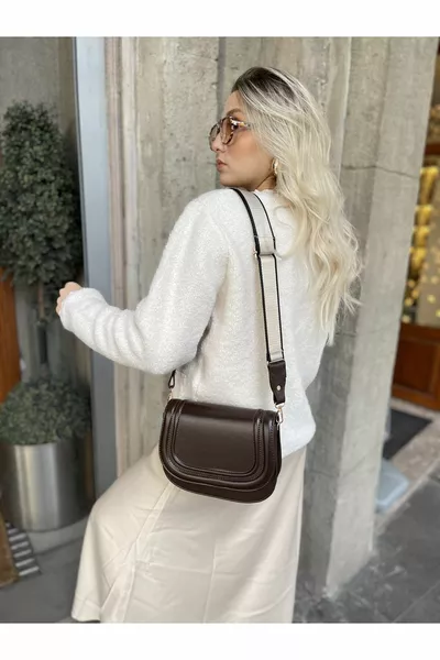 حقيبة كروس بودي سميكة للمرأة ذات القهوة المرة