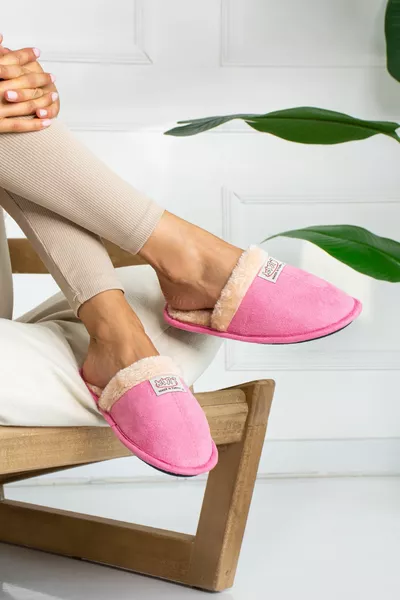 Пухкавите домашни чехли не вдигат шум за мъже и жени, подметката може да се пере с козина вътре