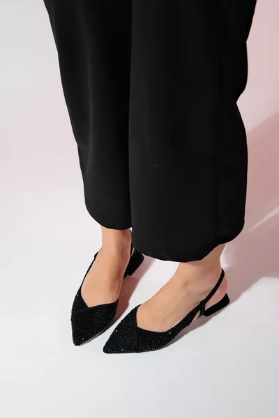 JOKER صنادل نسائية بمقدمة سوداء مدببة