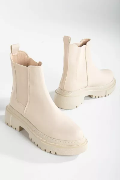 أحذية نسائية مع مرونة جانبية