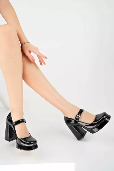Мягкая платформа на каблуке черная лакированная женская обувь