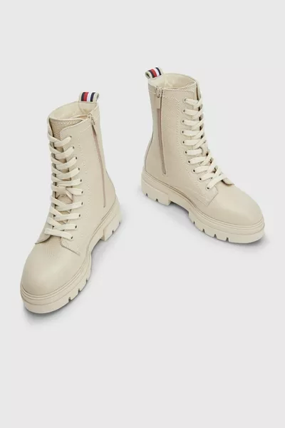 Stivali dall'aspetto elegante con logo da donna con suola in gomma Tacchi imbottiti | Crema | -dolore