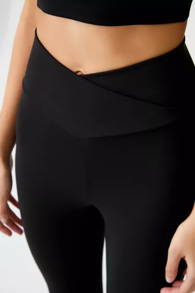 Черный крест на талии Детализированный кросс талия Конверт