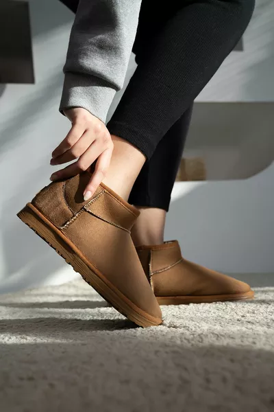 Stivali da donna in pelle scamosciata Ultra Mini Tan Cinnamon all'interno di pelliccia Stivali con suola invernale e stivaletto