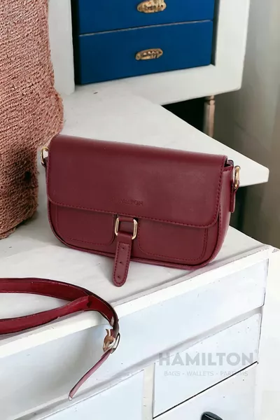 Originale borsa a tracolla piccola e a tracolla da donna elegante con fibbia a tracolla regolabile e dettaglio nastro