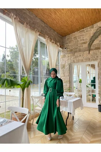 Groene satijnen belleyjurk voor dames