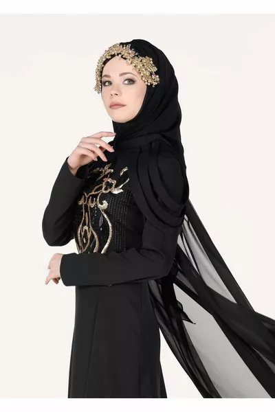 Abito da sera con mantello nero da donna 