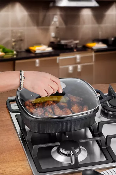 قدر صب فاليريا بمقبض ضغط  سم أسود