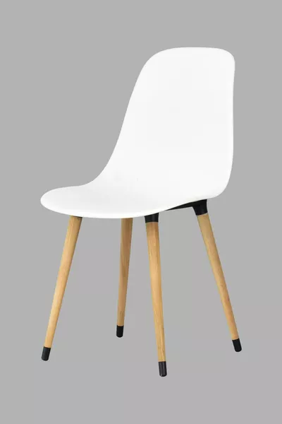 Sedia bianca in plastica con gambe in legno naturale Eames