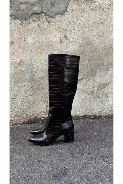 حذاء نسائي بنقشة بيتي كروكو بكعب الركبة