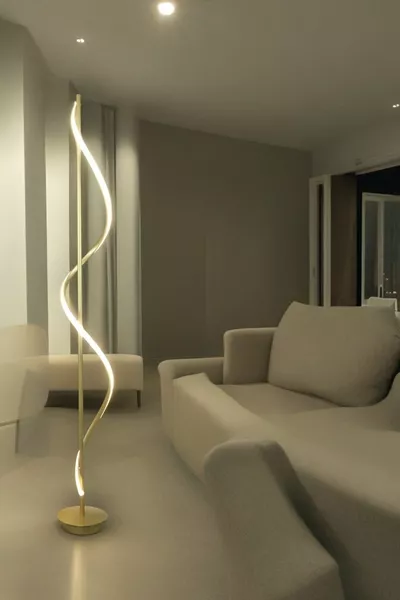 Виолетов модерен дизайн с износен ефект, дневна светлина с LED лампа за хол - спалня