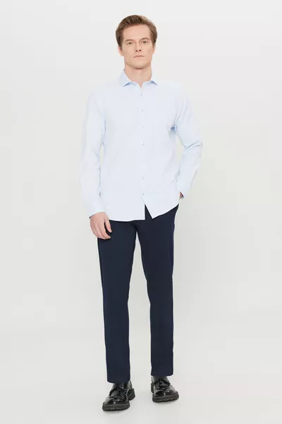 Мужская синяя рубашка с облегающим кроем, легко гладится, с узким итальянским воротником и текстурной тканью