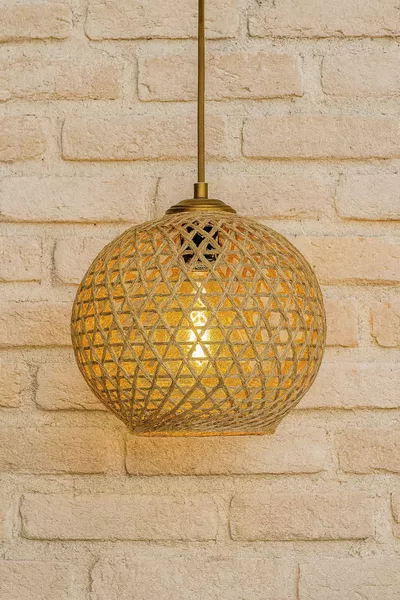 ثريا فردية بيلا من الخيزران (مزودة بطقم تعليق متهالك)