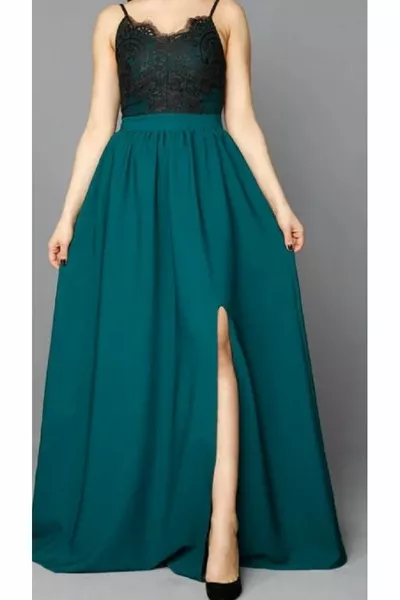 ВЕЧЕРНЕЕ ПЛАТЬЕ ИЗ ГИПЮРА И ЗЕЛЕНОГО РАЗРЕЗА