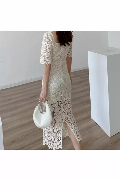 Robe mi-longue en guipure blanche