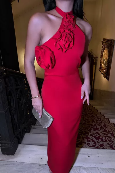 فستان أحمر روز تفصيل ربطة عنق 