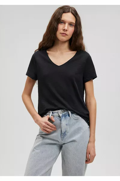 تي شيرت أساسي أسود ملتهب برقبة V سليم صالح / سليم صالح 