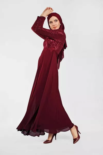 Женское красное платье из гипюра и вышивки 