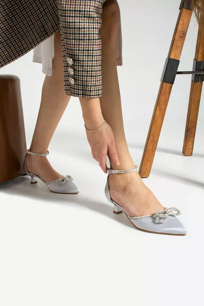 Сребърна сатенена панделка Камък 3 см вечерни обувки на ток