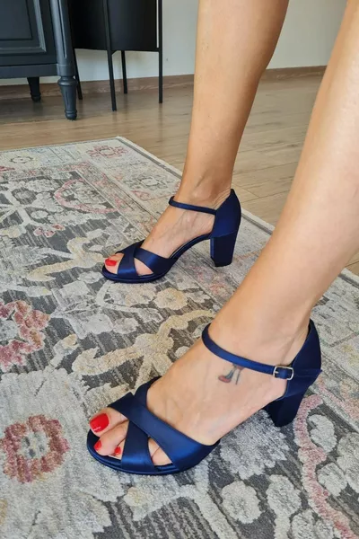   Avondjurken met dikke hakken en hakken voor dames