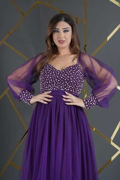 فساتين سهرة طويلة مع ممسحة في الأعلى وتول في الأعلى