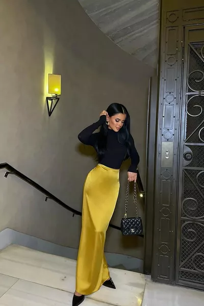 Langer Satinrock in Fischform