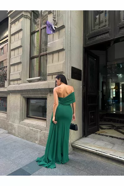 Ewo Abito da sera monospalla a coda EMERALD