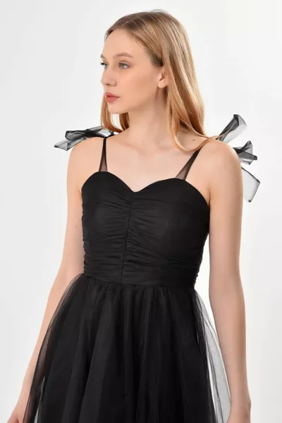 فستان سهرة تول ملون مع ربطات عنق على الكتفين