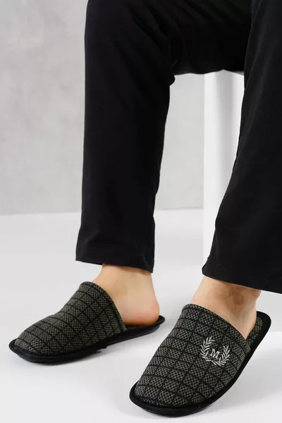 شباشب بيت رجالي مربعة منقوشة بني