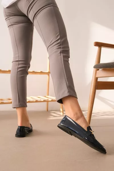 Delilah marineblauwe lakleren gesp ballerina's