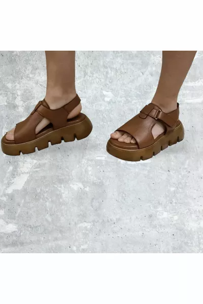 صنادل نسائية من الجلد الطبيعي