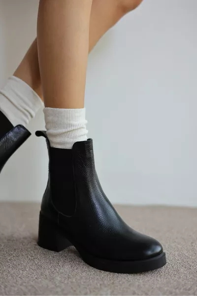 هيليني جلد طبيعي حادة اصبع القدم مطاط أحذية نسائية عالية الكعب - جلد أسود