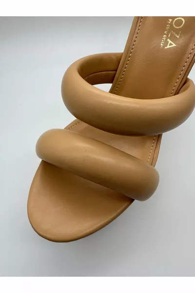 أحذية عالية المنصة