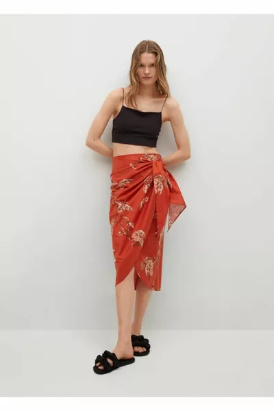 Дамска червена обвивка с шарена пола