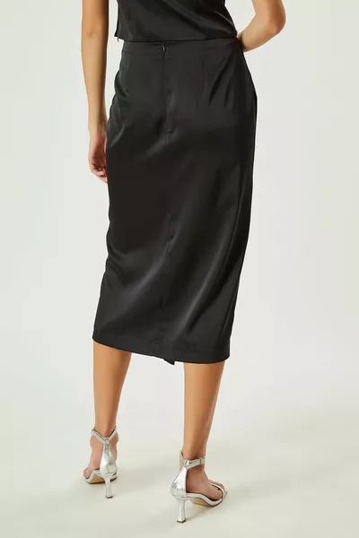 Satin skirt with slits