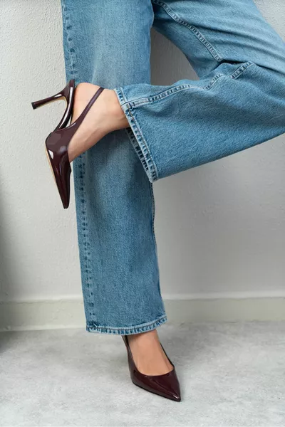 Mendy بورجوندي براءات الاختراع حزام جلدي التفاصيل وأشار اصبع القدم المرأة الكعب